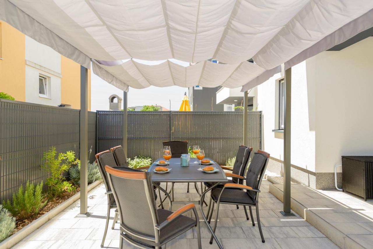 New, Private Heated Swimming Pool, Free Parking, Trogir Centarアパートメント エクステリア 写真
