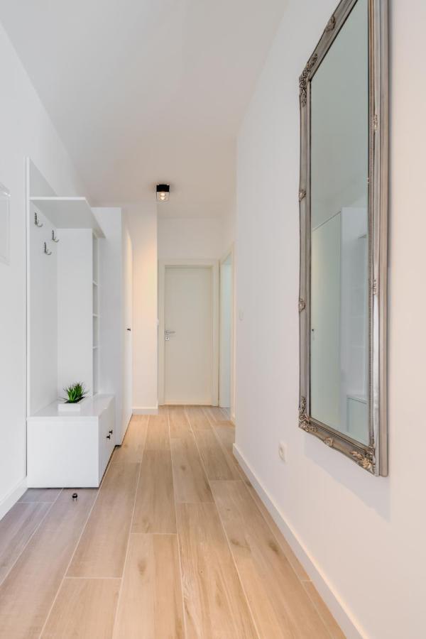 New, Private Heated Swimming Pool, Free Parking, Trogir Centarアパートメント エクステリア 写真
