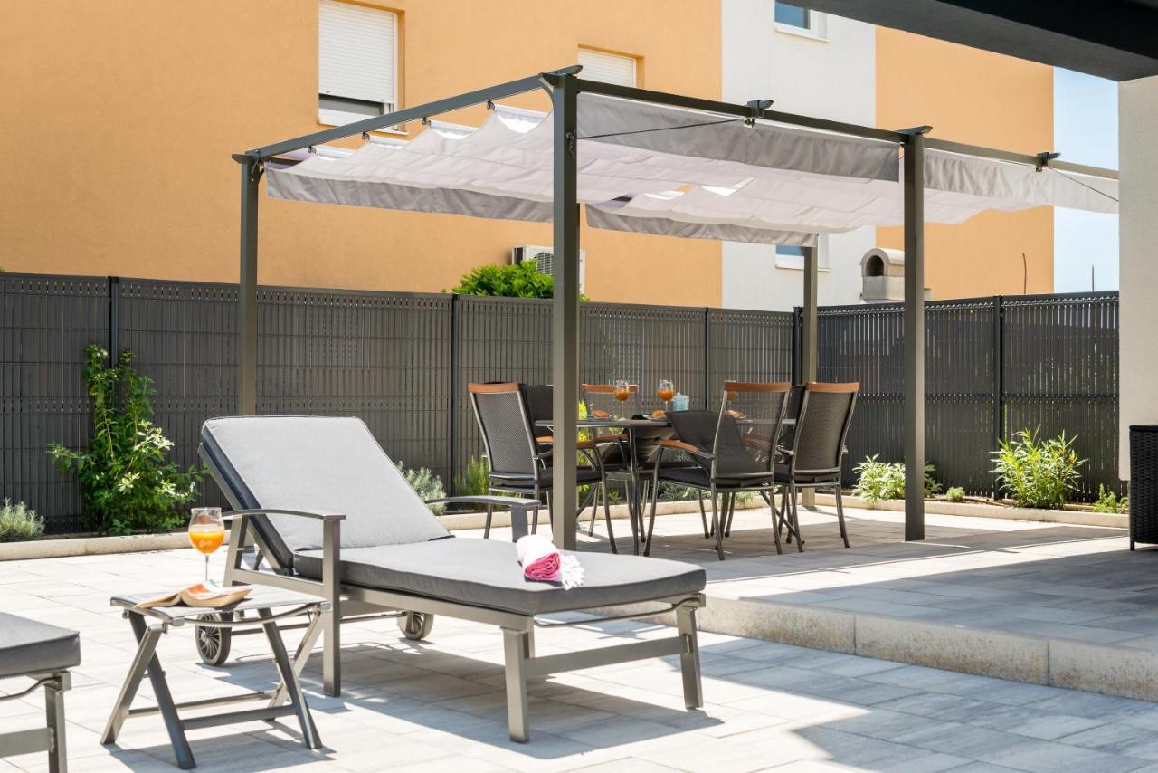 New, Private Heated Swimming Pool, Free Parking, Trogir Centarアパートメント エクステリア 写真