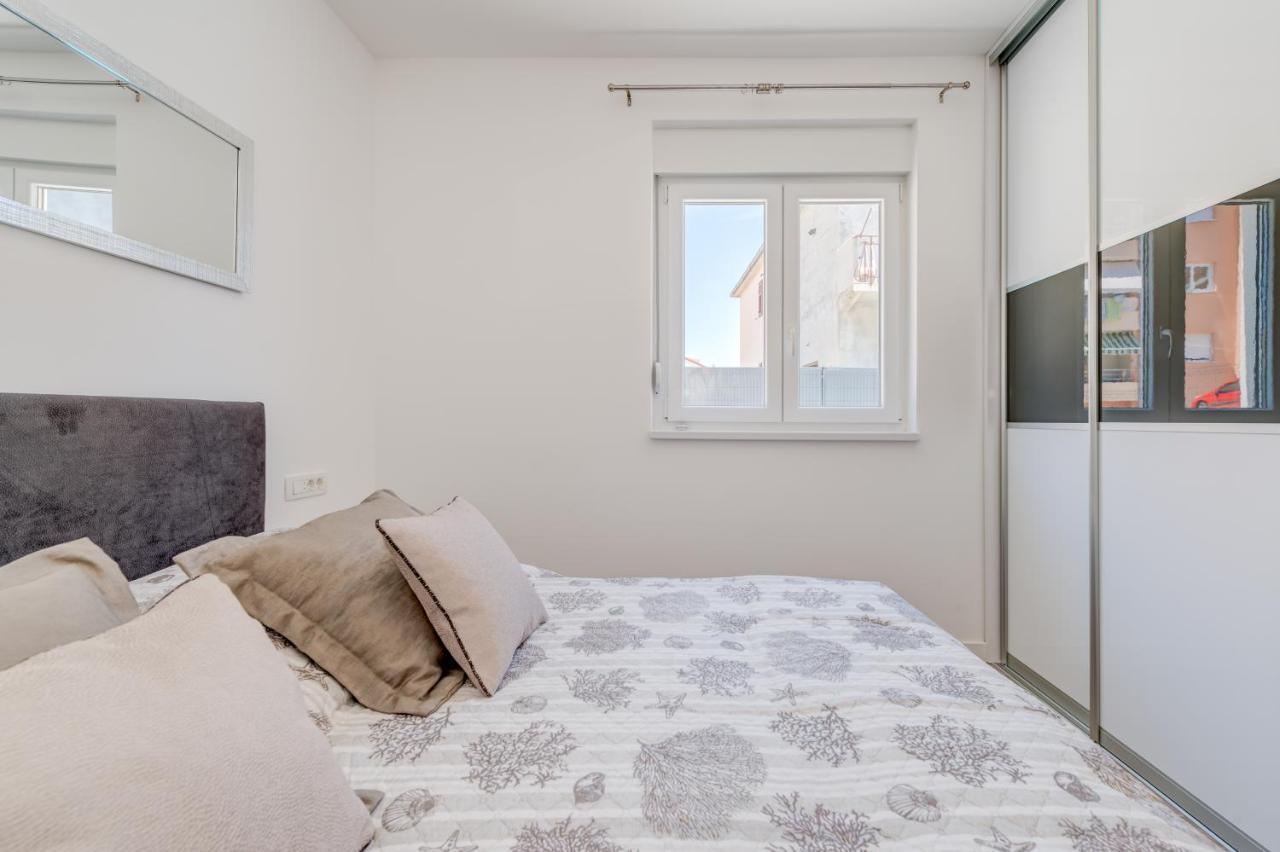 New, Private Heated Swimming Pool, Free Parking, Trogir Centarアパートメント エクステリア 写真