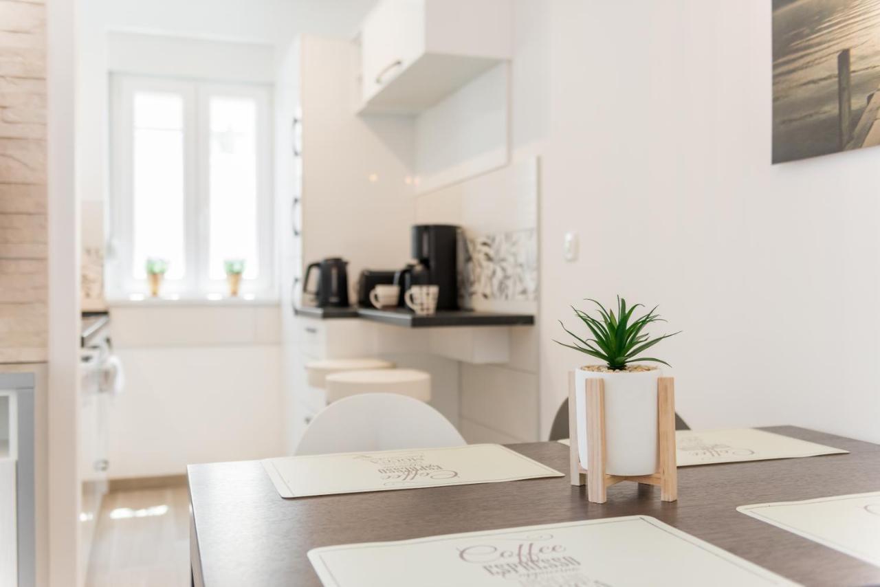 New, Private Heated Swimming Pool, Free Parking, Trogir Centarアパートメント エクステリア 写真