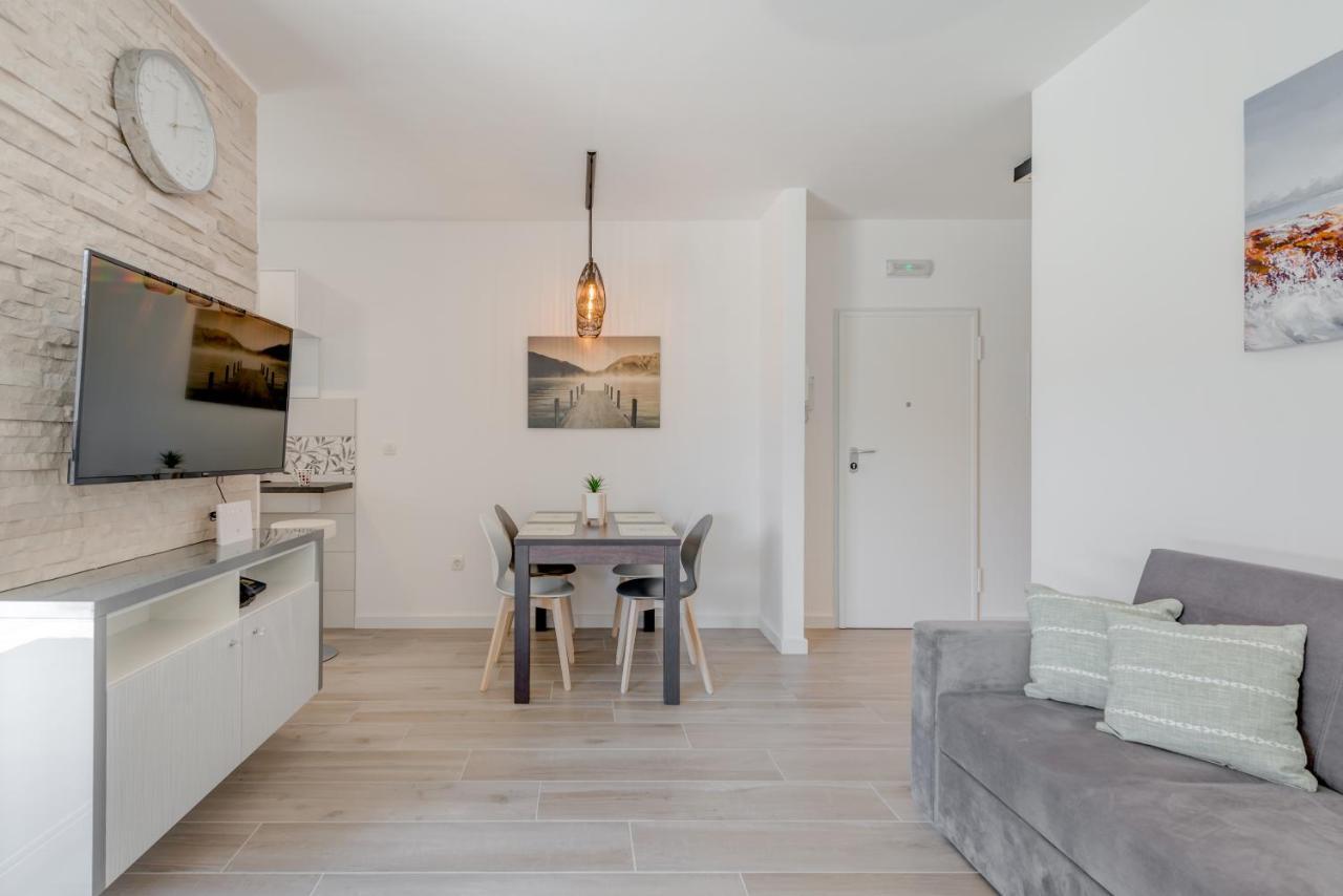 New, Private Heated Swimming Pool, Free Parking, Trogir Centarアパートメント エクステリア 写真
