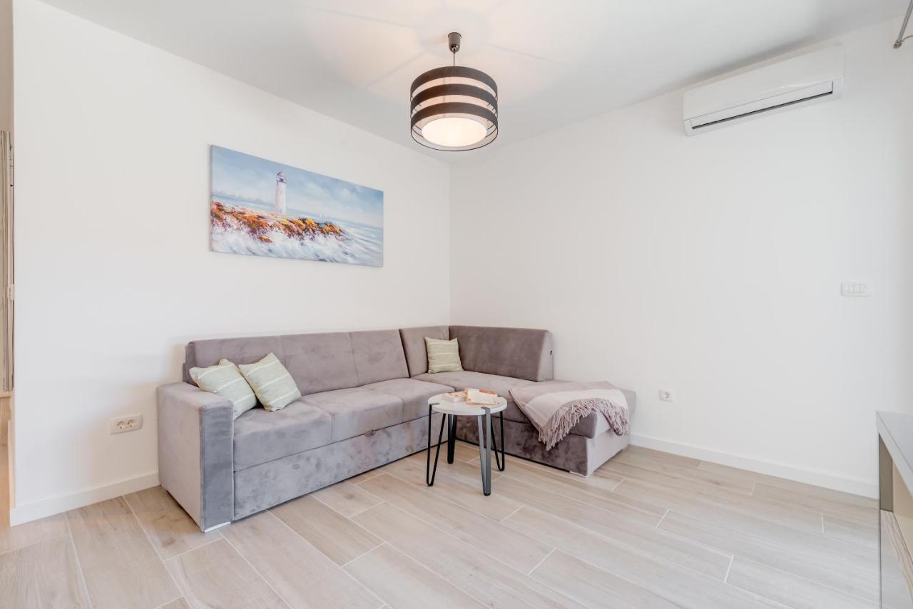 New, Private Heated Swimming Pool, Free Parking, Trogir Centarアパートメント エクステリア 写真