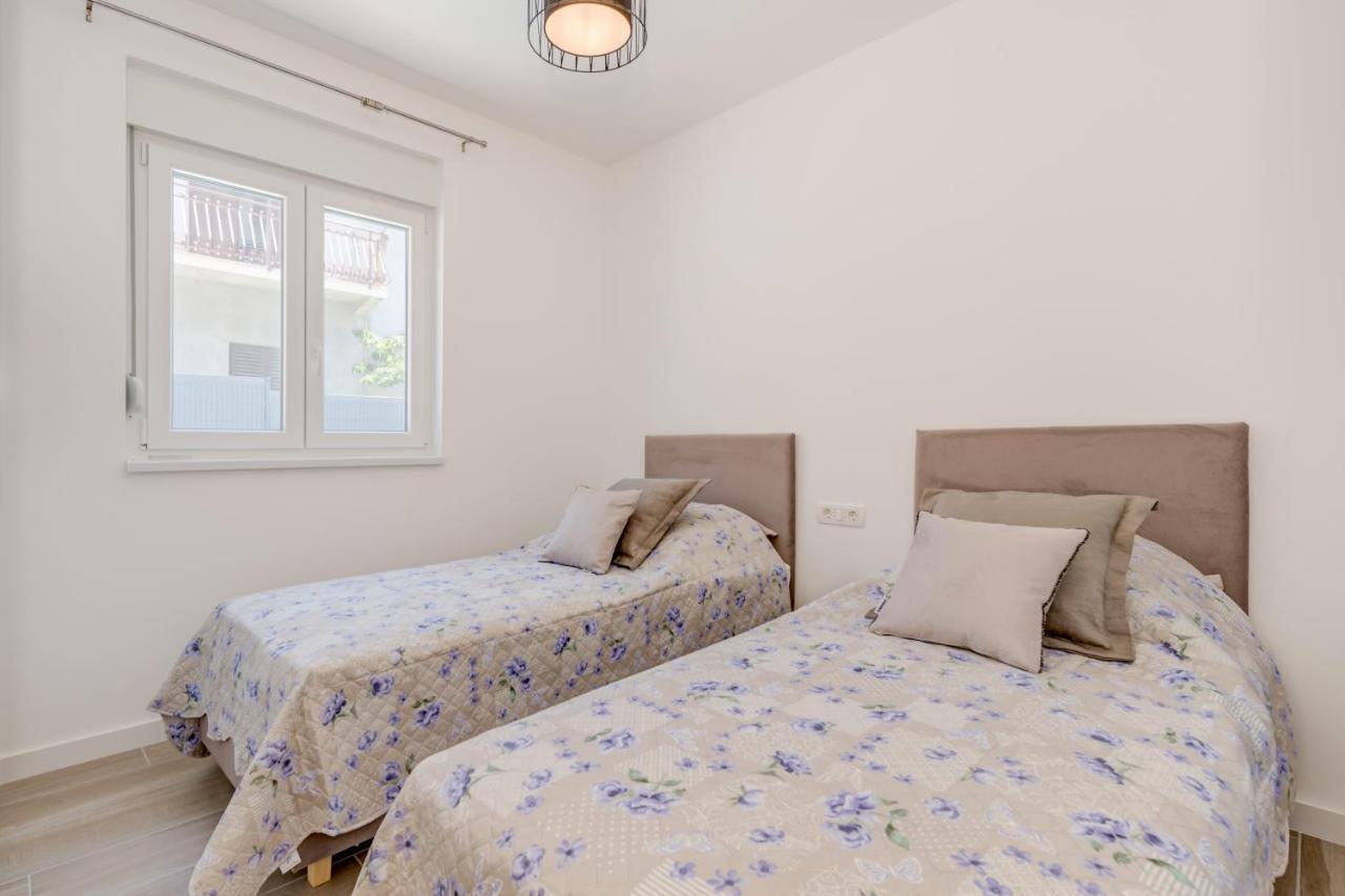 New, Private Heated Swimming Pool, Free Parking, Trogir Centarアパートメント エクステリア 写真